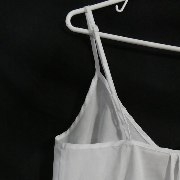 SEDUCTIONS | medium | Elegant White V-Neck Strappy Top - Picture 10 of 15